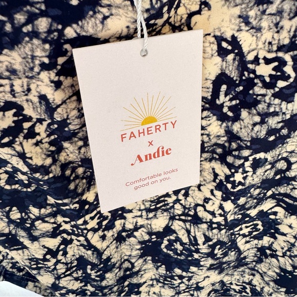 Andie Swim NWT XS The Amalfi One Piece printed Cream Navy Faherty Collaboration - Picture 7 of 10